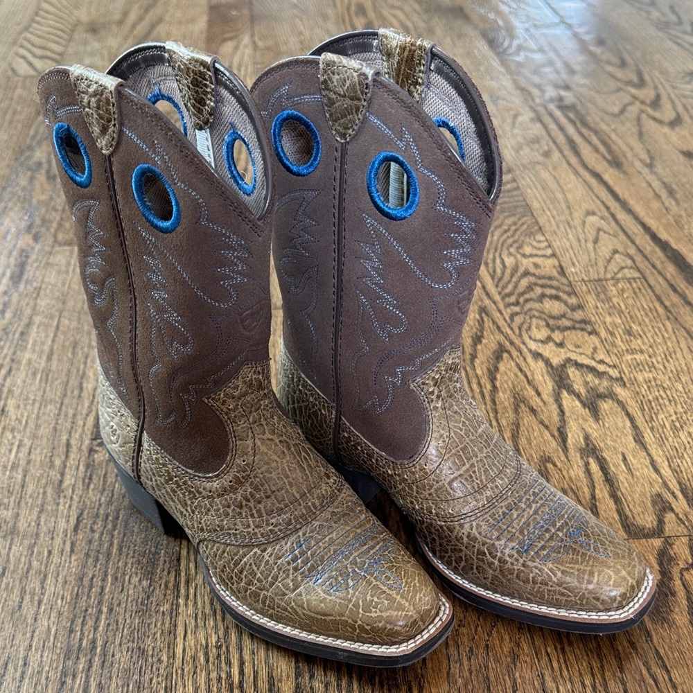 Ariat Kids Boots in Brown and Blue